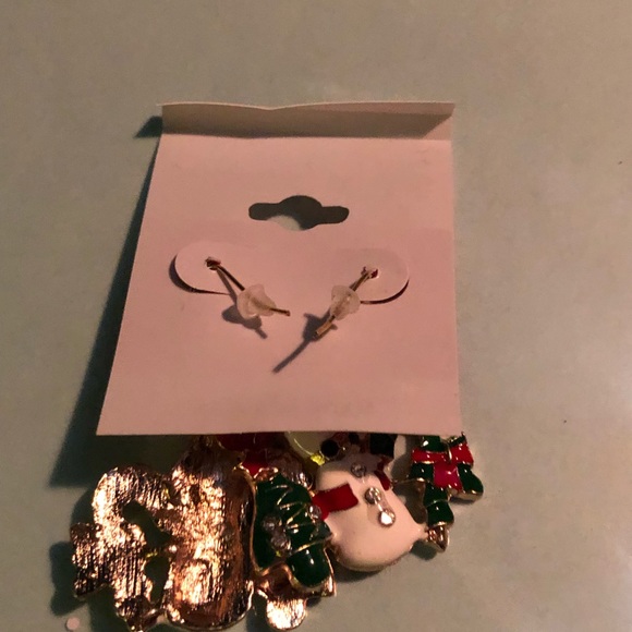 3 for $18 Snowman ⛄️ earrings - Picture 3 of 3